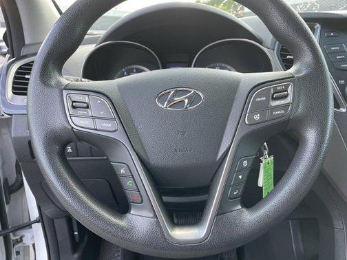 2016 Hyundai SANTA FE SE