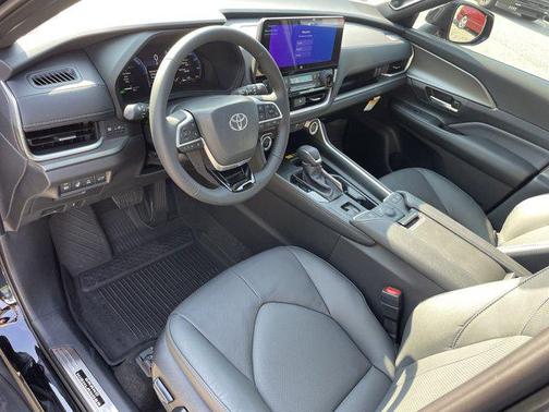 2025 Toyota Grand Highlander Hybrid Nightshade Edition