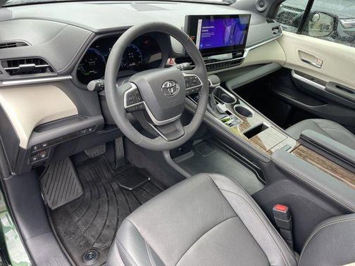 2025 Toyota Sienna Limited 7-Passenger
