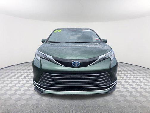 2025 Toyota Sienna Limited 7-Passenger