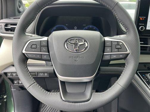 2025 Toyota Sienna Limited 7-Passenger