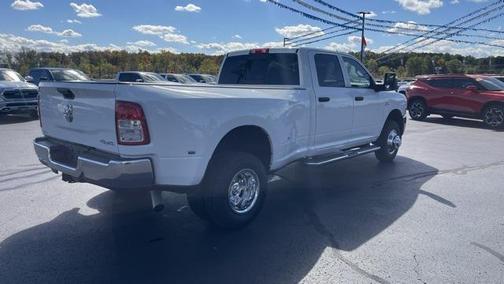2023 RAM 3500 Tradesman Crew Cab 4x4 8' Box