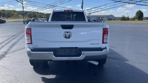 2023 RAM 3500 Tradesman Crew Cab 4x4 8' Box