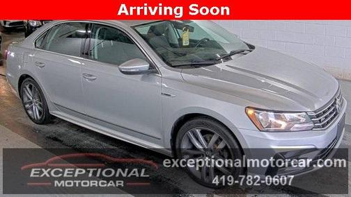 Photo 4 of 4 of 2017 Volkswagen Passat 1.8T R-Line
