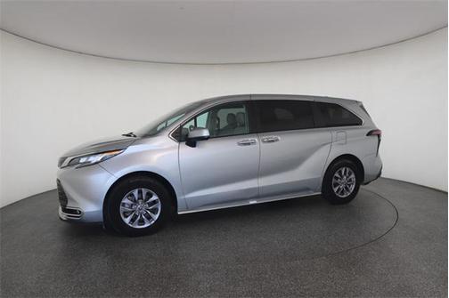 2023 Toyota Sienna XLE 7 Passenger
