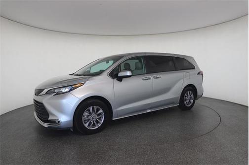 2023 Toyota Sienna XLE 7 Passenger