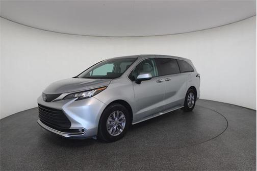 2023 Toyota Sienna XLE 7 Passenger