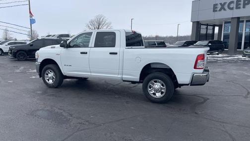 2022 RAM 2500 Tradesman Crew Cab 4x4 6'4' Box