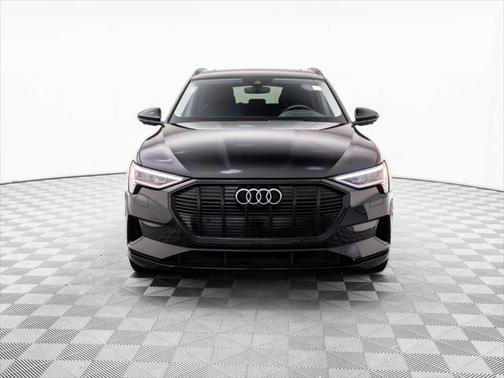 2021 Audi e-tron Prestige