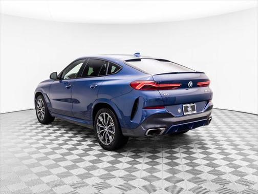2022 BMW X6 M50i