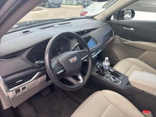 2022 Cadillac XT4 Luxury