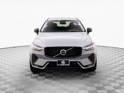 2024 Volvo XC60 B5 Ultimate Dark Theme
