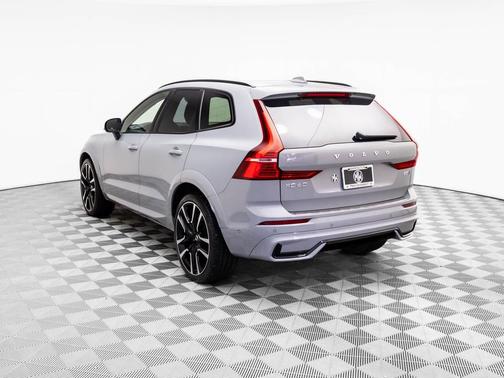2024 Volvo XC60 B5 Ultimate Dark Theme