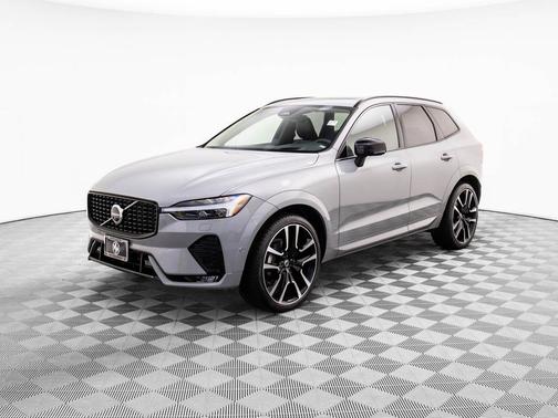 2024 Volvo XC60 B5 Ultimate Dark Theme