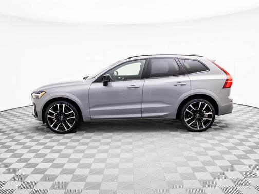 2024 Volvo XC60 B5 Ultimate Dark Theme