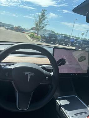 2022 Tesla Model Y Long Range Dual Motor All-Wheel Drive