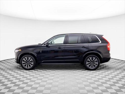 2022 Volvo XC90 T5 Momentum