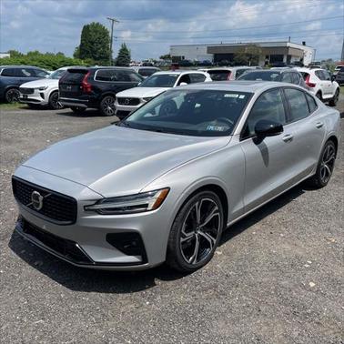2024 Volvo S60 B5 Core Dark Theme