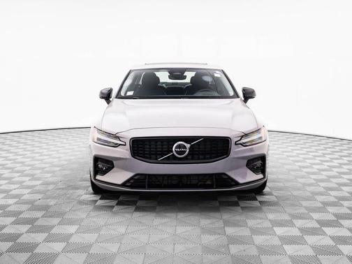2024 Volvo S60 B5 Core Dark Theme