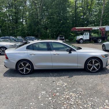 2024 Volvo S60 B5 Core Dark Theme