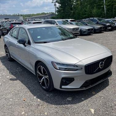 2024 Volvo S60 B5 Core Dark Theme