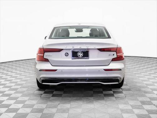 2024 Volvo S60 B5 Core Dark Theme
