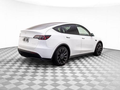 2022 Tesla Model Y Long Range Dual Motor All-Wheel Drive