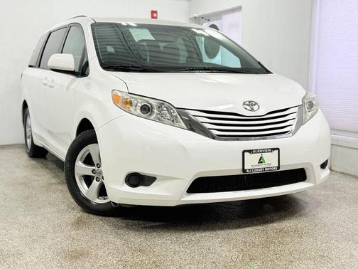 2017 Toyota Sienna LE