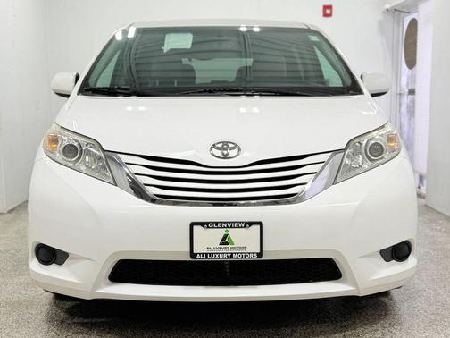 2017 Toyota Sienna LE