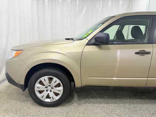 Topaz Gold Metallic 2009 Subaru Forester 2.5 X