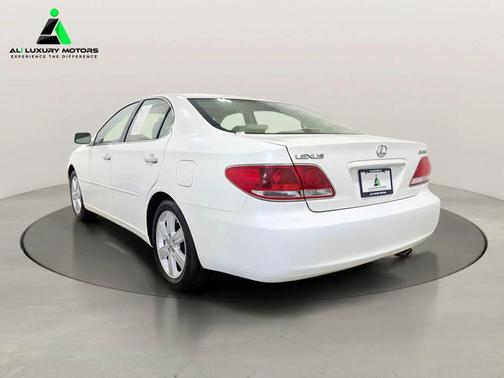 White 2005 Lexus ES 330 Base