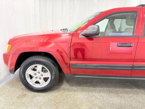 Red 2006 Jeep Grand Cherokee Laredo