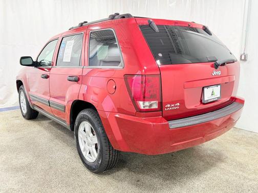Red 2006 Jeep Grand Cherokee Laredo