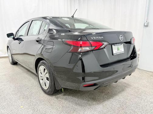 2021 Nissan Versa 1.6 S