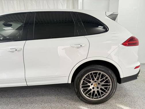 2018 Porsche Cayenne Platinum Edition
