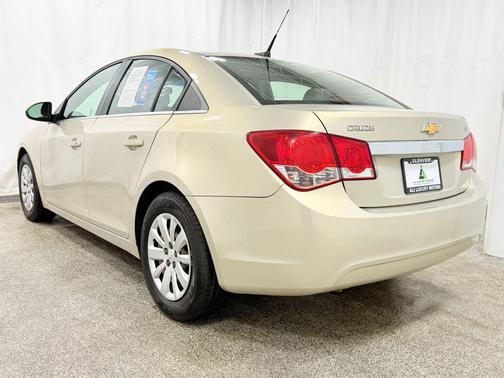 Gold 2011 Chevrolet Cruze LT