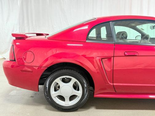 2002 Ford Mustang Deluxe