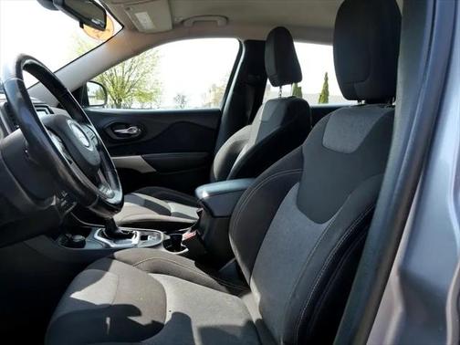 2018 Jeep Cherokee Sport