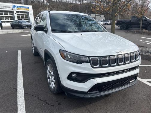 2022 Jeep Compass Latitude Lux