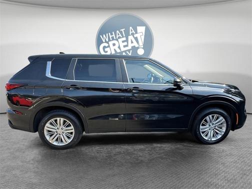 2022 Mitsubishi Outlander ES