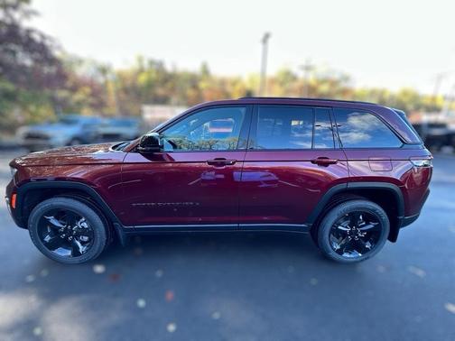 2025 Jeep Grand Cherokee Laredo