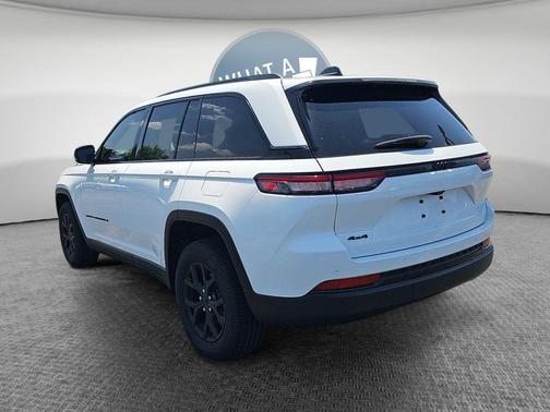 Bright White Clearcoat 2024 Jeep Grand Cherokee Laredo