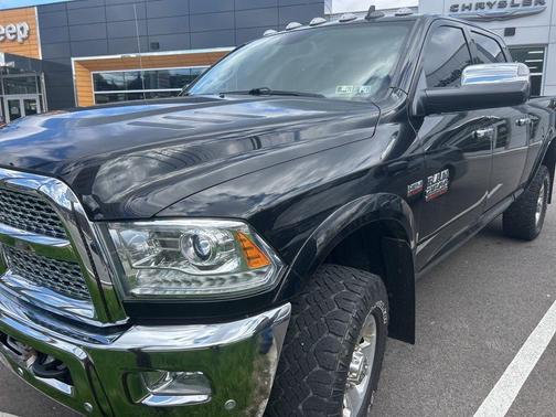 Brilliant Black Crystal Pearlcoat 2016 RAM 2500 Laramie