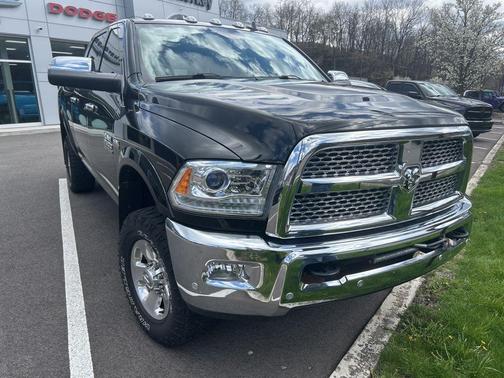 Brilliant Black Crystal Pearlcoat 2016 RAM 2500 Laramie