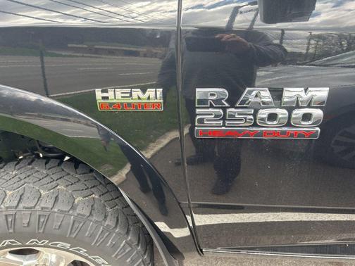 Brilliant Black Crystal Pearlcoat 2016 RAM 2500 Laramie