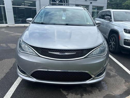 Billet Silver Metallic Clearcoat 2019 Chrysler Pacifica Touring-L