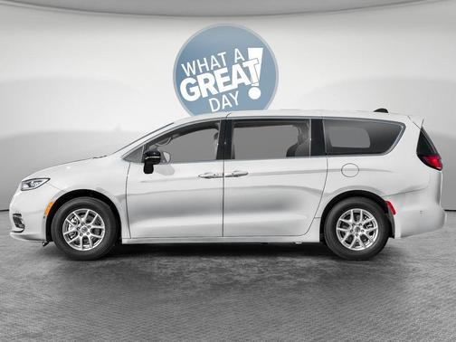 Bright White Clearcoat 2026 Chrysler Pacifica Limited