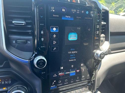 Granite Crystal Clearcoat Metallic 2024 RAM 1500 Big Horn/Lone Star