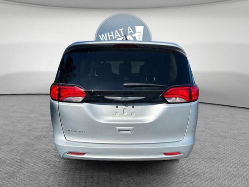 Silver Mist Clearcoat 2023 Chrysler Voyager LX