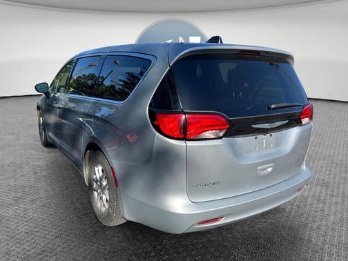 Silver Mist Clearcoat 2023 Chrysler Voyager LX